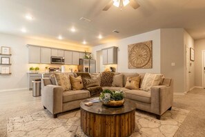 House | 3 bedrooms, high-speed internet - 10 Minutes to Stadium Spacious 3BR Gameroom (Lubbock)