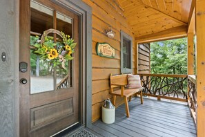 A wooden porch with a bench and a sign. - EZ Come EZ Geaux - Stunning Mtn Views - Hot Tub (Blue Ridge)