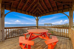 House - Steps to the Sand Sleeps 12 Hot Tub Grill (Sneads Ferry)