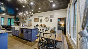 House | 4 bedrooms, high-speed internet