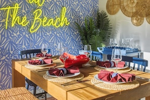 A dining table set with red napkins, wine glasses, and a red centerpiece. - Sleeps 10 Heated Pool Game Room Hot Tub (Largo)