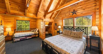 Luxury 8BR Mountain Lodge Hot Tub Fire Pit