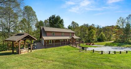 Luxury 8BR Mountain Lodge Hot Tub Fire Pit