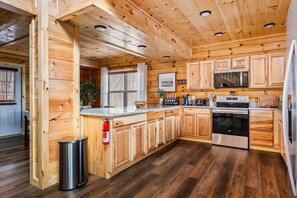 Room - Smoky Mtn Retreat Sauna Hot Tub Game Room (Pigeon Forge)