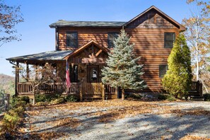 House | 3 bedrooms, high-speed internet - Family-friendly Cabin Hot Tub Games Views (Morganton)