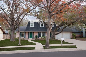 A residential house with a front yard, a driveway, and a mailbox. - Giddy Up Getaway Pool Hot Tub Family Fun (San Antonio)
