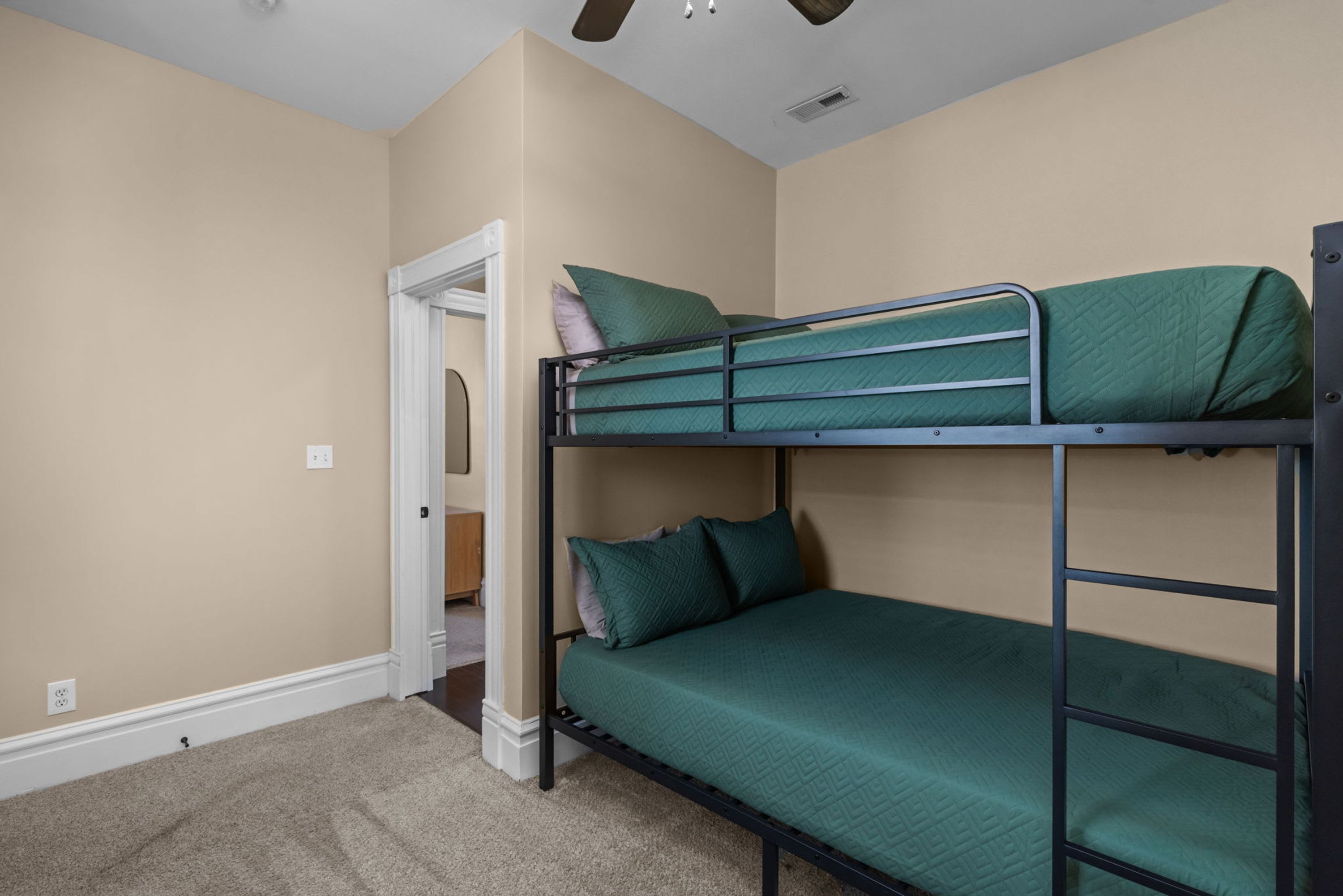 House | 3 bedrooms, high-speed internet
