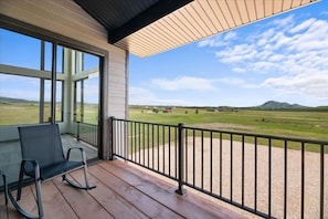 House | 3 bedrooms, Internet - Bear Butte Luxury Retreat Hot Tub 10 Mins to DT (Sturgis)