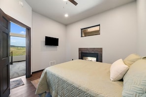 House | 3 bedrooms, Internet - Bear Butte Luxury Retreat Hot Tub 10 Mins to DT (Sturgis)