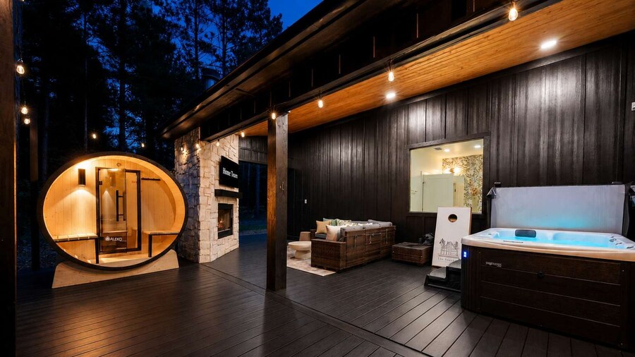 The Denizen Forest Retreat Sauna Hot Tub