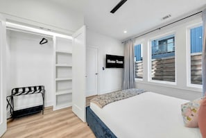 House - 4BR Nashville Hideaway - Rooftop Views - Fire Pit (Nashville)