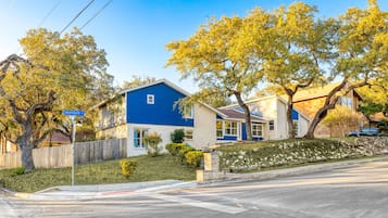 House | 5 bedrooms, high-speed internet