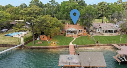 Cedar Creek Lake Escape Lakefront Private Dock