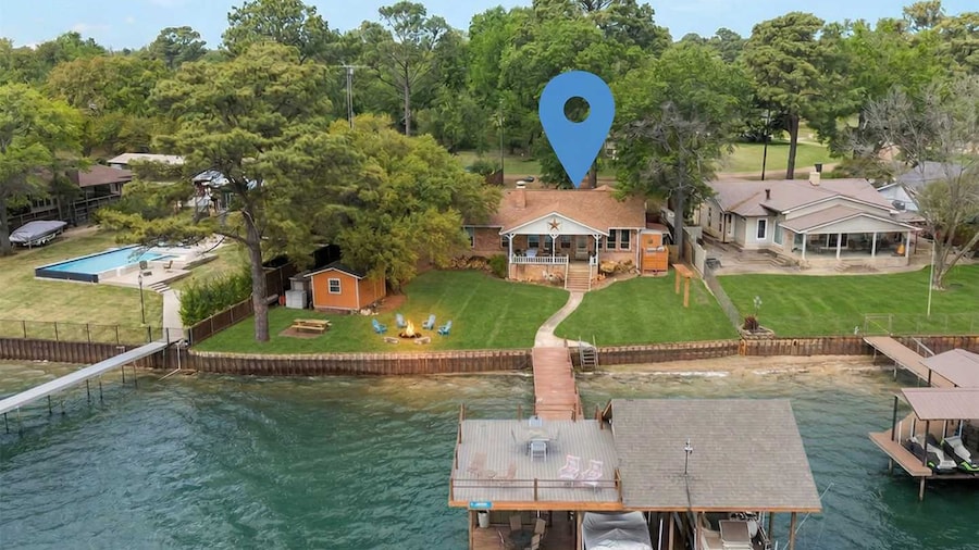 Cedar Creek Lake Escape Lakefront Private Dock