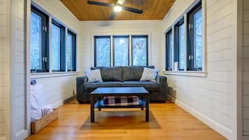 House | 4 bedrooms, high-speed internet