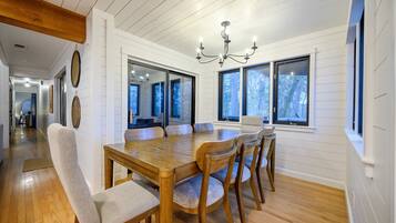 House | 4 bedrooms, high-speed internet
