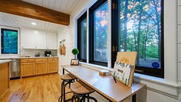 House | 4 bedrooms, high-speed internet