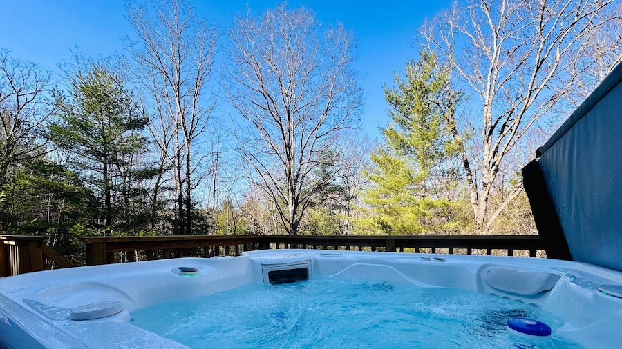 Family-friendly Home w Hot Tub Fire Pit Games