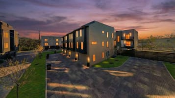 4 bedrooms, high-speed internet