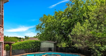 Heated Pool Hot Tub Sleeps 16 Putting Green