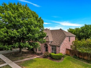 House | 5 bedrooms, high-speed internet - Heated Pool Hot Tub Sleeps 16 Putting Green (McKinney)