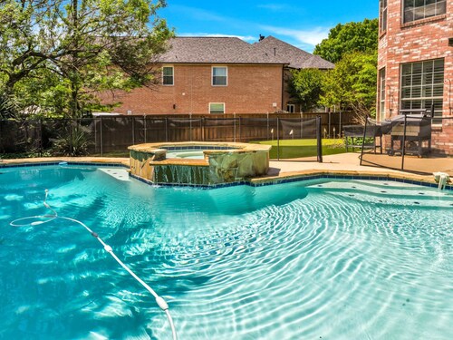 Heated Pool Hot Tub Sleeps 16 Putting Green