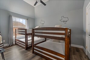 House | 5 bedrooms, high-speed internet - Heated Pool Hot Tub Sleeps 16 Putting Green (McKinney)