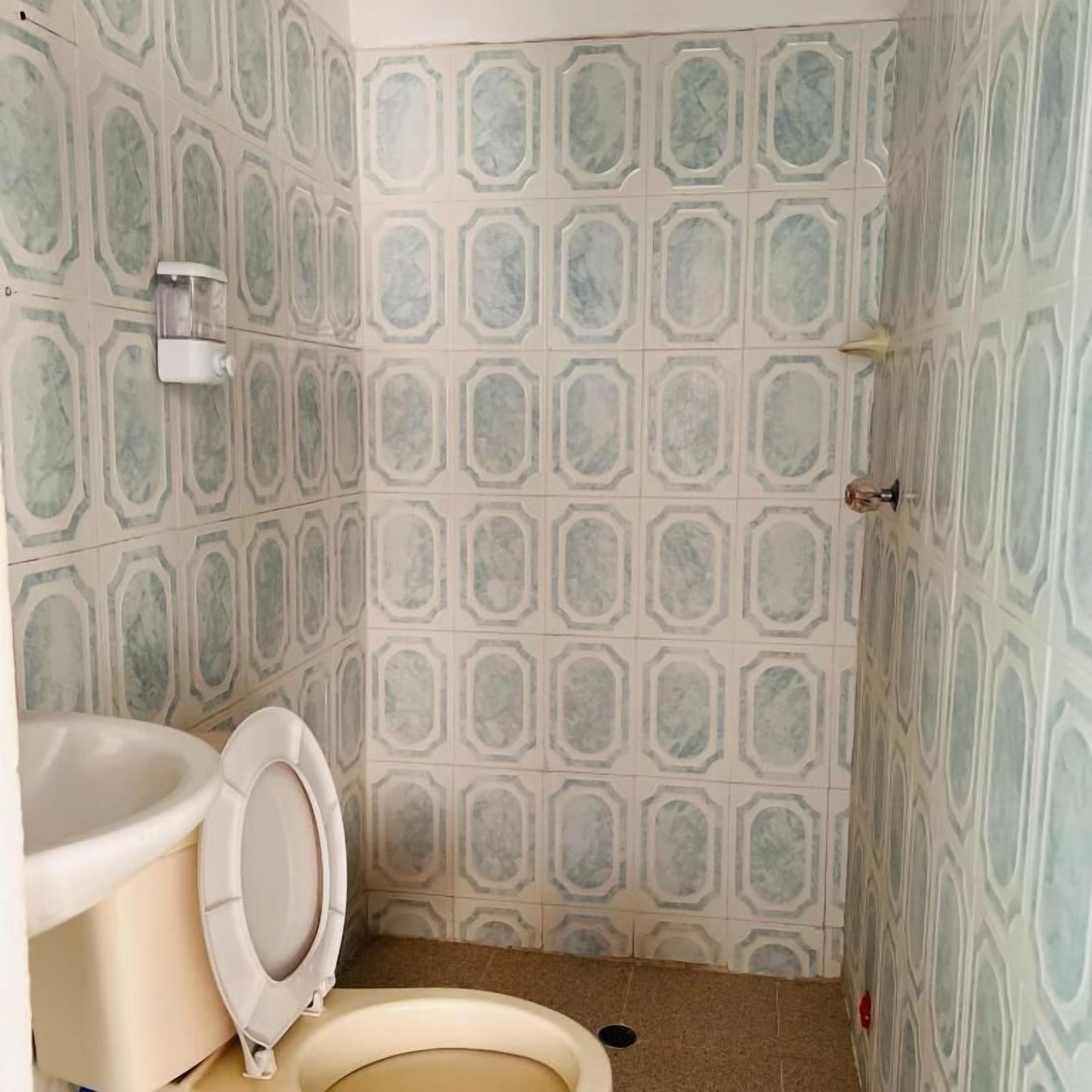 Toallas, jabón, papel de baño 