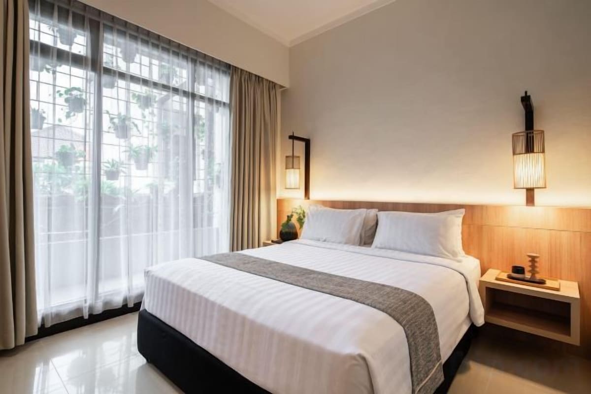 In-room safe, soundproofing, free WiFi
