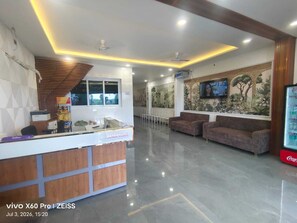 Lobby - hotel Gatik Inn (Sanawad)