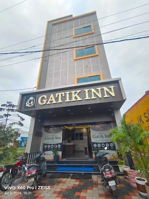 Exterior - hotel Gatik Inn (Sanawad)