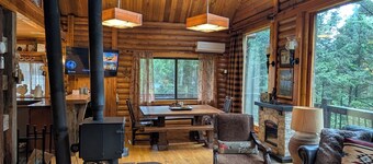 Private Mountain cabin, hot tub, 10 min. to Bozeman  10 min. to Bridger Bowl