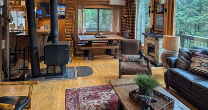 Private Mountain cabin, hot tub, 10 min. to Bozeman 10 min. to Bridger Bowl