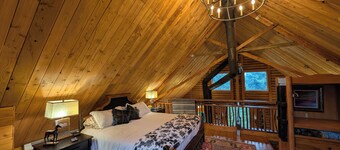 Private Mountain cabin, hot tub, 10 min. to Bozeman  10 min. to Bridger Bowl