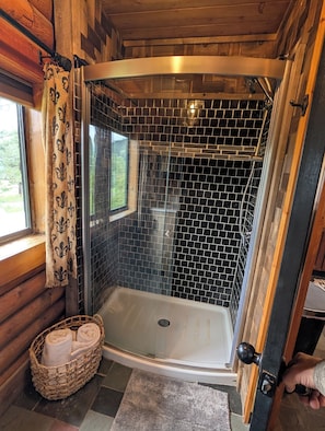 Bathroom - Private Mountain cabin, hot tub, 10 min. to Bozeman 10 min. to Bridger Bowl (Bozeman)