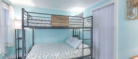 2 bedrooms, desk, iron/ironing board, WiFi