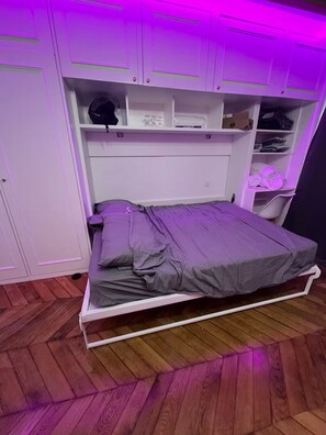 Iron/ironing board, free WiFi, bed sheets - Vrbo Property (Paris)