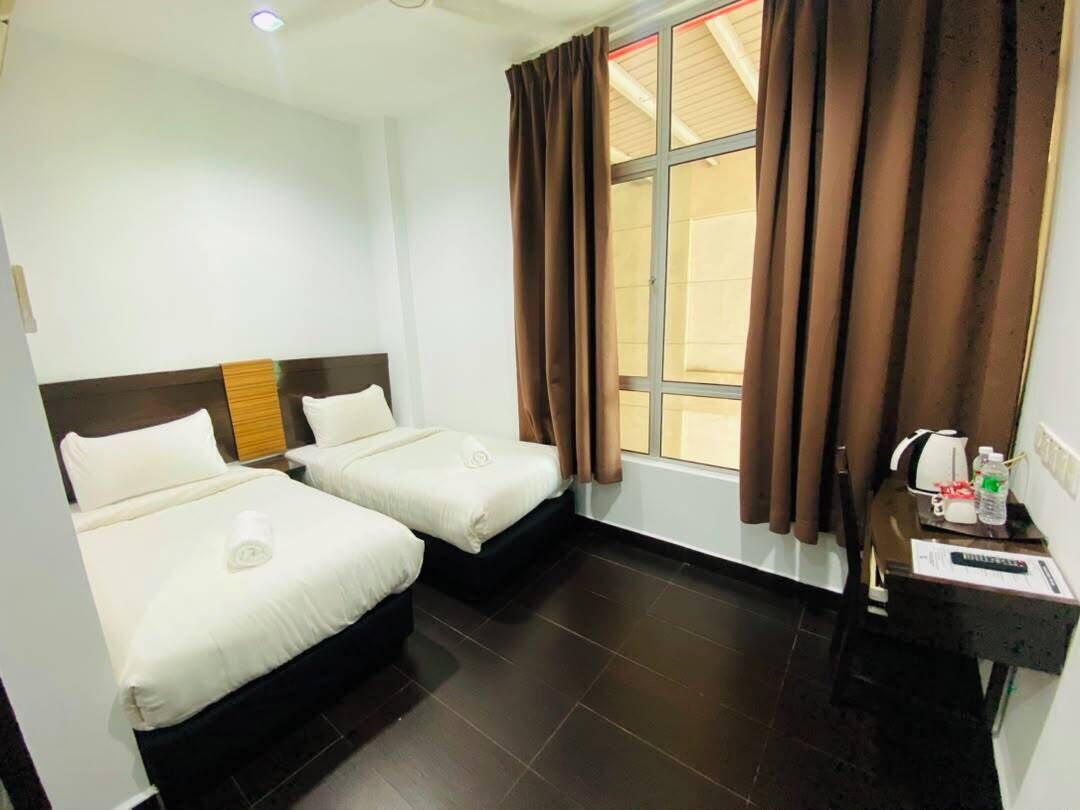Phòng 2 giường đơn Deluxe, quang cảnh thành phố | Màn/rèm cản sáng, truy cập Internet không dây miễn phí 