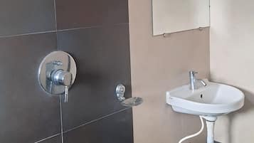 Economy Double Room, Hill View | Bilik Mandi
