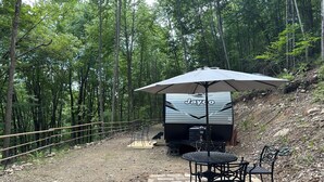 A campsite with a Jayco RV, outdoor seating, and a picnic table. - New RV camper in great nature,spring valley (Hamden)