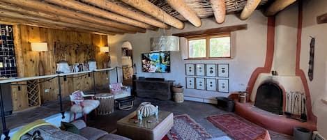 Smart TV, fireplace, books, music library