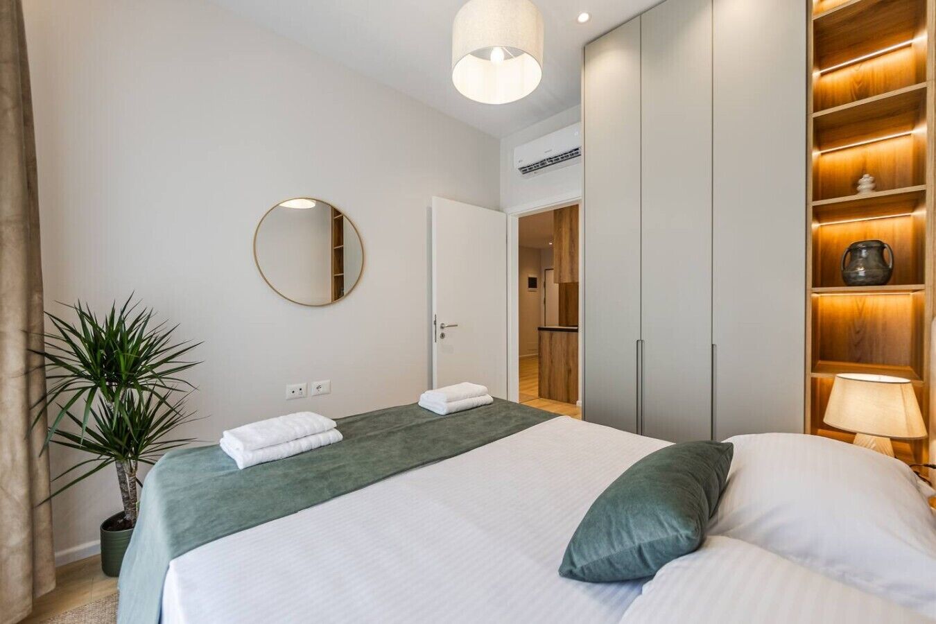 1 habitación, tabla de planchar con plancha, wifi y ropa de cama 