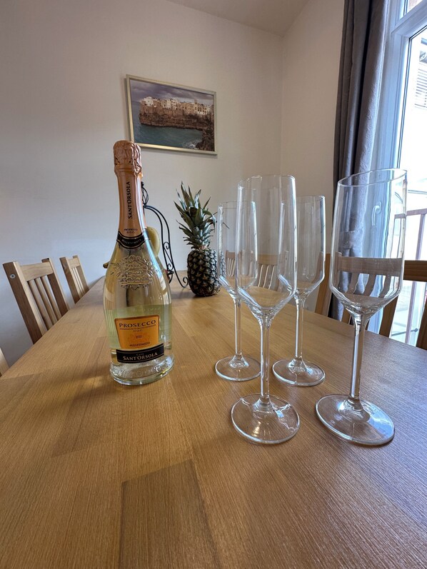 Dining - Spacious Karlín 2BR+Living Room. Metro 1 Min. Elevator. (Hlavní město Praha)