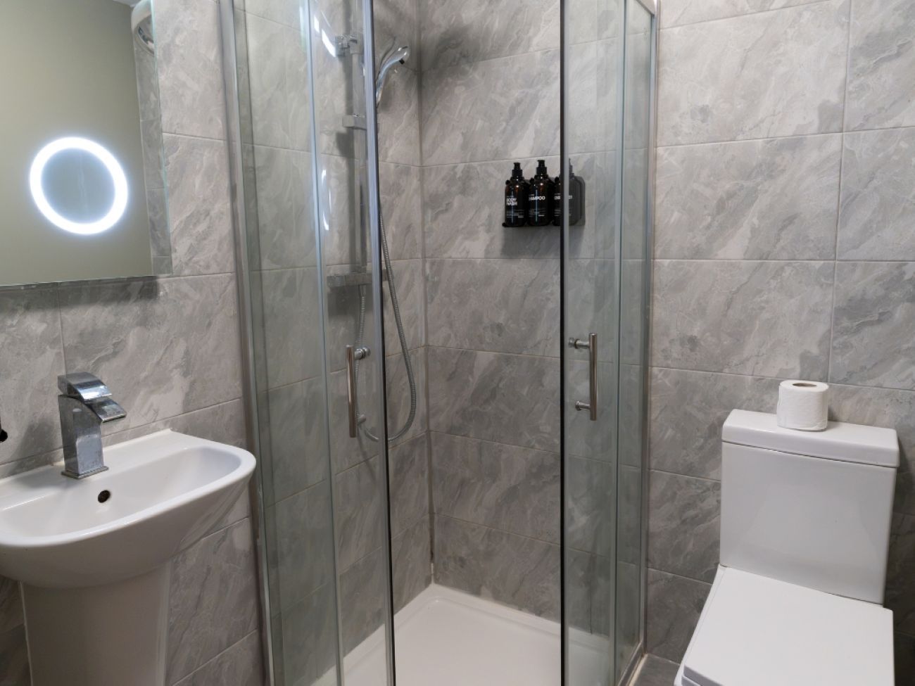 Double Room, City View | Bathroom | Free toiletries, towels, soap, shampoo