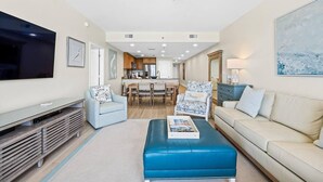 Apartment, Mehrere Betten (Sterling Breeze 507- Dancing Waves) | Wohnbereich