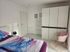 4 bedrooms, iron/ironing board, WiFi
