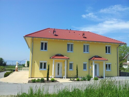 Villa 'Romantik Bodenseeblick' with Lake View, Shared Terrace and Wi-Fi