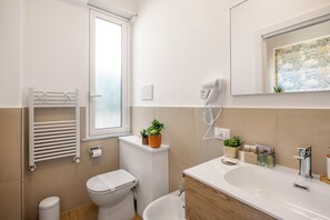 Bathroom - Vrbo Property (Palermo)
