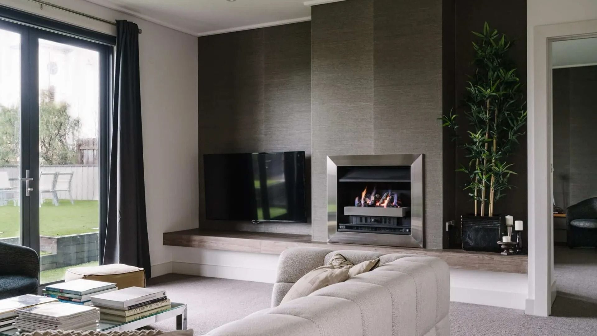 TV, fireplace