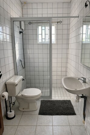Bathroom - Vrbo Property (Willemstad)